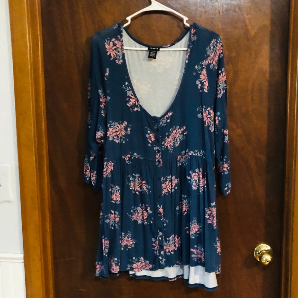 Plus size 2X top Torrid EUC